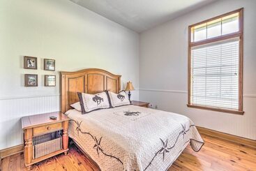 Сельский дом House W/ Wraparound Porch, 1/2 Mi To Lake!