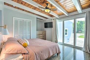 Hutchinson Island Cottage: Steps To The Beach