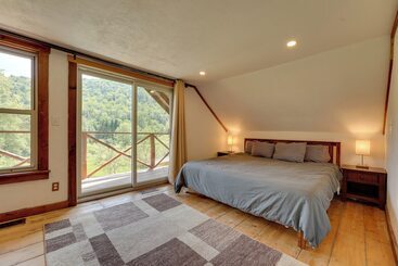 קוטג'' Killington Area Escape W/ Deck, Views & Hot Tub!