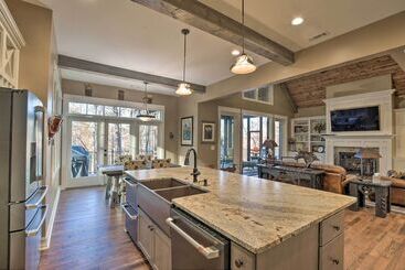 Lake Keowee Cottage W/ Deck & Private Dock!