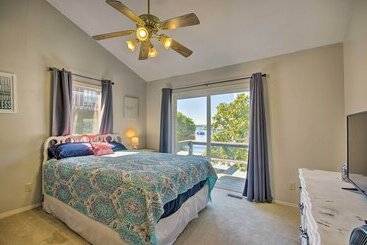 茅舍 Lakefront Rocky Mount Home W/ Private Dock!