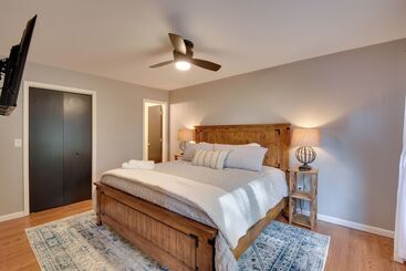 بيت ريفى Lakefront Westminster Retreat W/ Boat Dock!