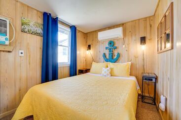 بيت ريفى Lakeside Reeds Spring Home W/ Pool Access & Deck!