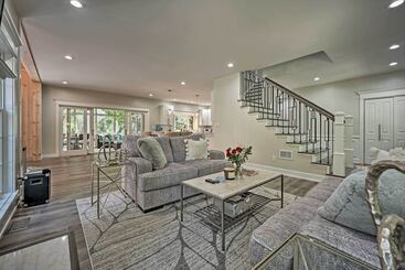 بيت ريفى Luxury Family Home W/ Deck, Swim Spa & Grill!