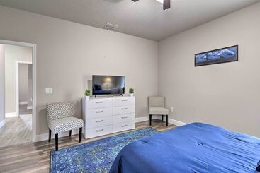 Сельский дом Palm Bay Home W/ Patio & Yard   12 Mi To Beach!