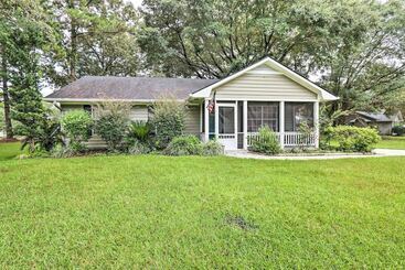 茅舍 Peaceful Beaufort Home W/ Front Porch + Grill