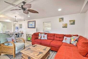 بيت ريفى Pet Friendly Home W/ Deck   6 Mi To Cocoa Village!