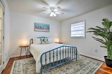 The Cottage Jewel  Pet Friendly Home: Fenced Yard