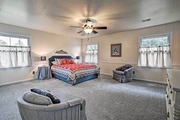 茅舍 Remodeled Historic Farmhouse ~20 Mi To Kc!