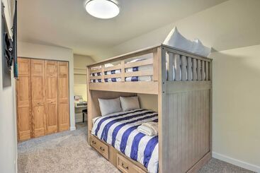 Сельский дом Renovated Lake Geneva Home Near Dtwn + Beach!