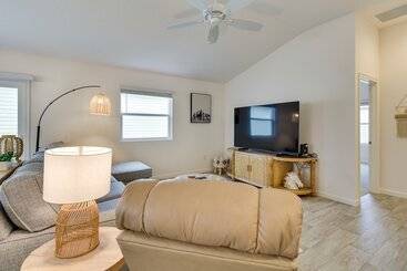 Сельский дом The Villages Home W/ Golf Cart & Community Pools!