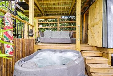 茅舍 Waterfront Ozarks Home W/ Hot Tub, Bar & Dock