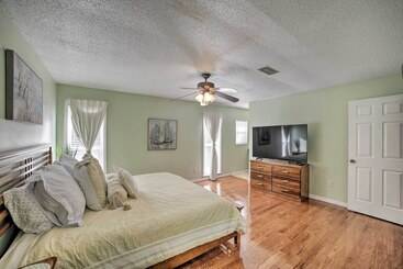 Сельский дом Waterfront Tampa Oasis W/ Outdoor Bar & Grill