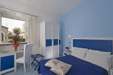Room In B&b   Ischia With Breathtaking Views, Near Poseidon For Singles