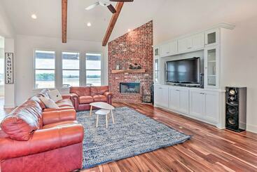 茅舍 Central Texas Home W/ Rolling Pasture Views!