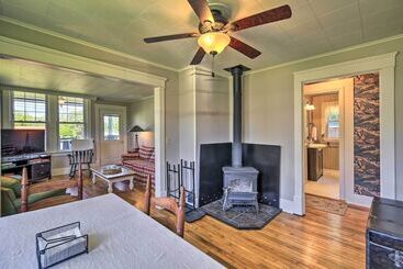 Cozy Damascus Cottage W/ Porch & Trail Access!
