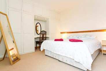 2 Bed 2  Bath Cottage Half Price Monthly Booking