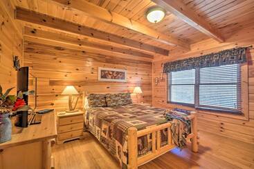 بيت ريفى Inviting Sevierville Cabin W/ Deck & Hot Tub!