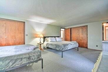 بيت ريفى Inviting Twin Lakes Home W/ Indoor + Outdoor Bars!