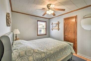 Nags Head Cottage: Screened Porch, Walk To Beach!