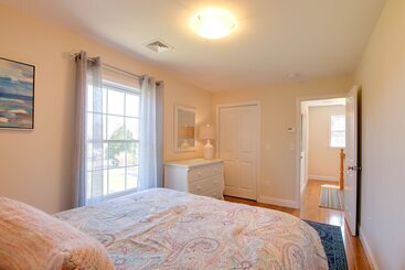 별장 Charming Home W/ Yard: Steps To Pawcatuck River!