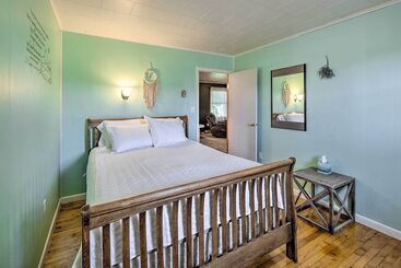بيت ريفى Peaceful Belleville Retreat W/ Farm Views!