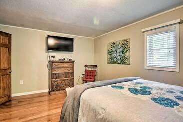 茅舍 Pet Friendly Castlewood Cabin W/ Deck & Pond Views