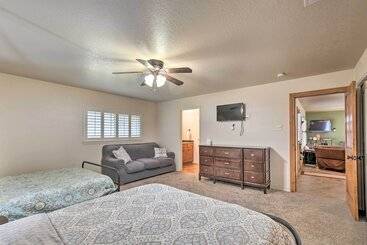 بيت ريفى Pet Friendly Seguin Retreat W/ Deck & River Views!