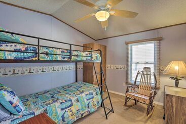 بيت ريفى Quaint Chincoteague Island Hideaway W/ 2 Porches!