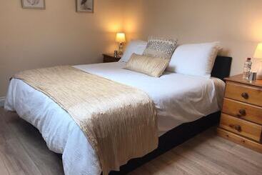דירת נופש Helens House Derry City Centre Remarkable 3 Bed