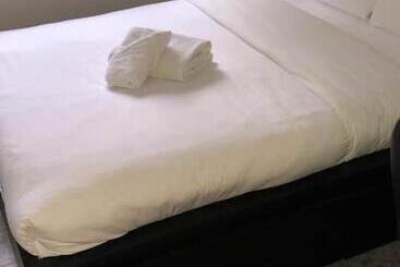 레지던스 Immaculate 4 Bed House In Southampton