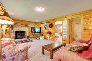 별장 Serene Mountain Retreat On 40 Acres W/ Fire Pit!