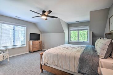 بيت ريفى Spacious, Lakefront Home W/ Private Dock!