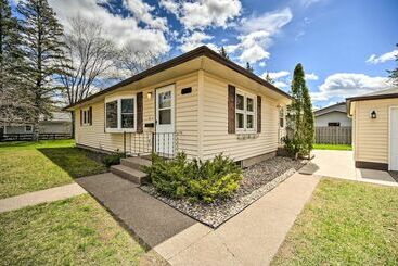 بيت ريفى Sunny Cloquet Home   2 Mi To St. Louis River!
