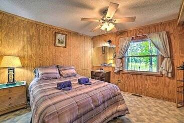 Сельский дом Atlanta Waterfront Cabin W/ Dock & Kayaks!