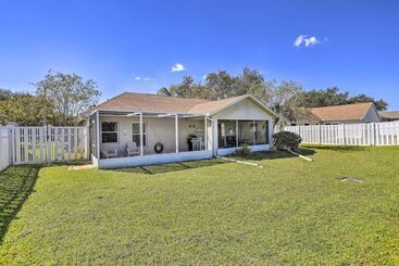 Сельский дом Bright Titusville Retreat W/ Lanai   Wfh Friendly!
