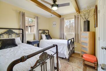 קוטג'' Broadway Cabin W/ Hot Tub: Hike & Ski