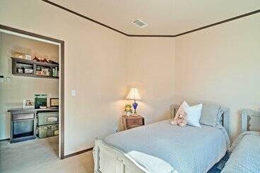 קוטג'' Calm Retreat W/ Ponds ~ 12 Mi To Somerville Lake