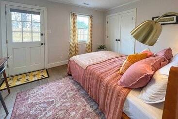 茅舍 Charming Carrboro Home   Walk To Downtown!