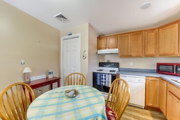 Charming Coastal Cottage W/ Pool Access!