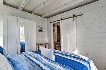 Cozy Cedarville Cottage Walk To Lake Huron!