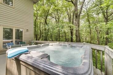 Сельский дом Cozy Getaway In Wintergreen Resort: Deck & Hot Tub