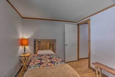 بيت ريفى Cozy Mead Home W/ Grill & Patio: Nearby Lake!