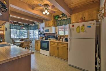 별장 Cozy Mi Wuk Village Cabin W/ Porch Near Stanislaus