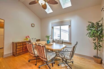 별장 Cozy Union Pier House W/ Hot Tub, Deck & Backyard!