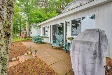 Cozy Waterfront Hale Cottage On Long Lake!