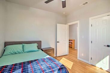 별장 Denison Home W/ Balcony: Walk To Downtown!