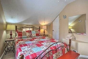 コテージ Fife Lake Farmhouse: Peaceful Yard & Fire Pit!