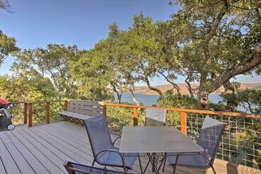 별장 Hillside Home W/ Deck & Views Of Tomales Bay!