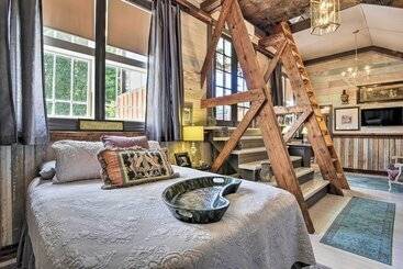 کلبه Historic Winston Salem Guest Barn On Farm!